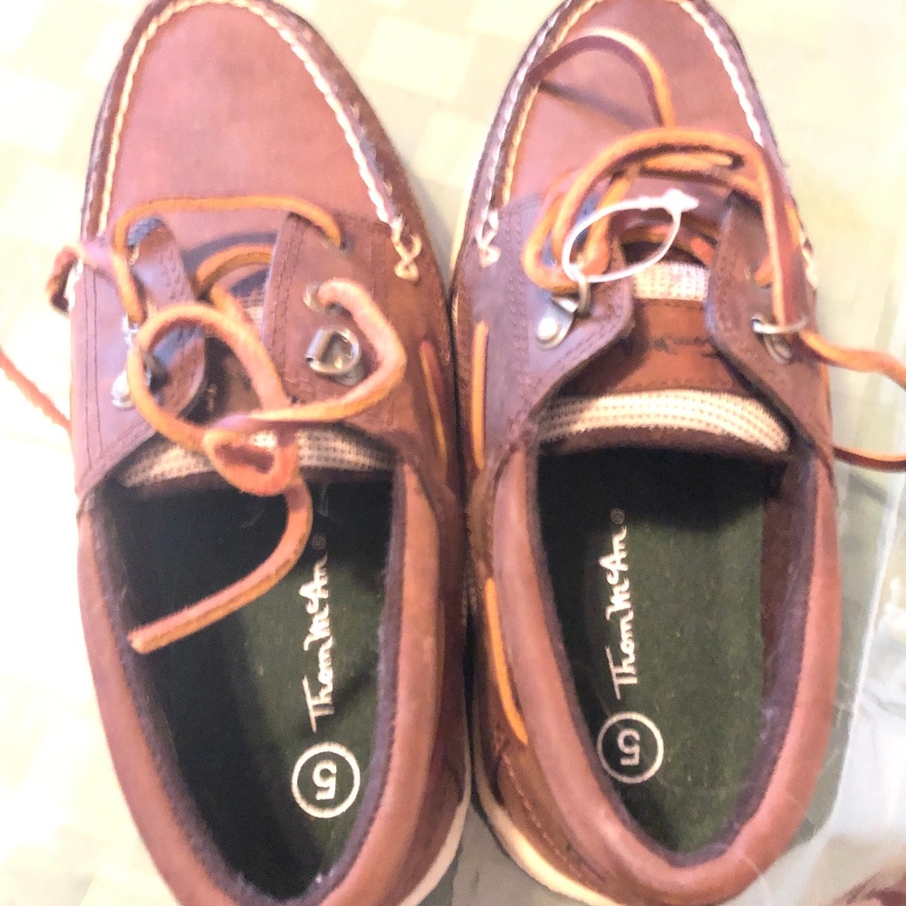 Boys size 5 Thom Mcann Brown Boat Shoes New